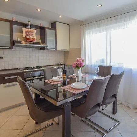 Apartman Mima *